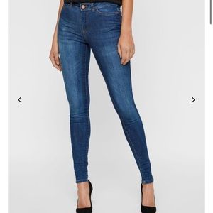 Noisy May extreme Lucy soft jeans